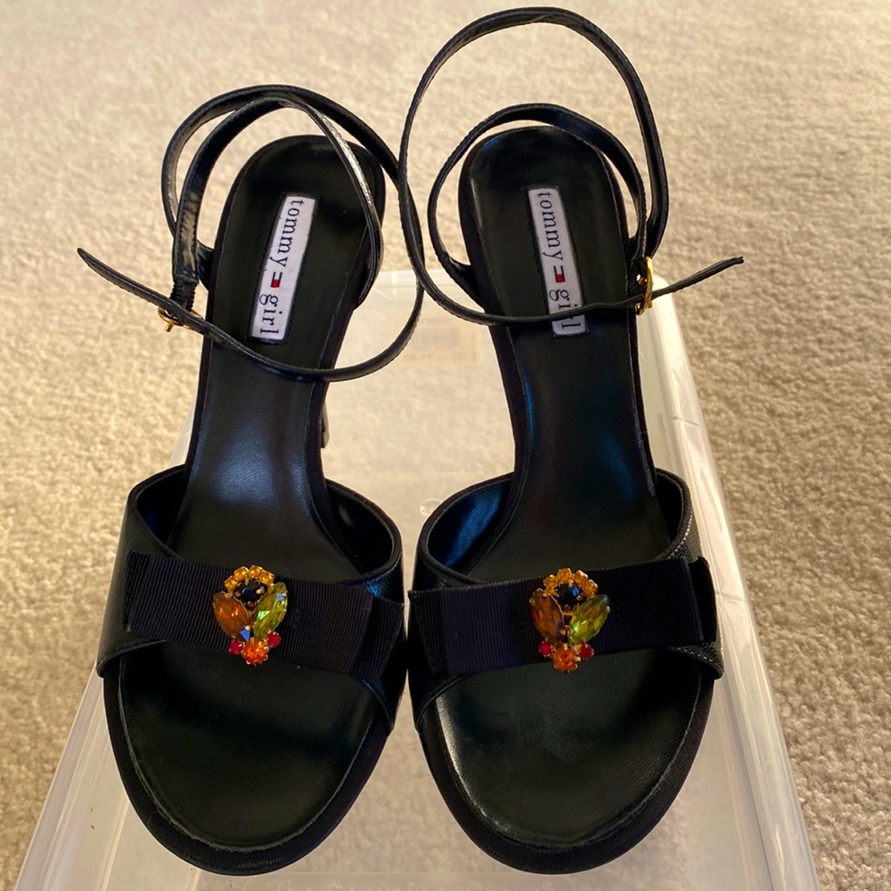 Tommy girl leather sandal black size 6